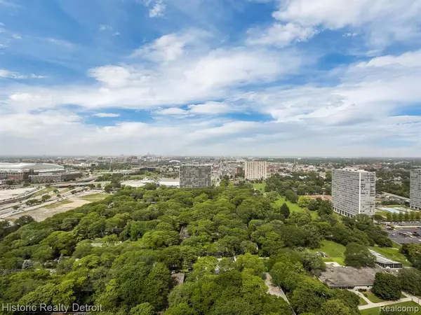Detroit, MI 48207,1300 E Lafayette #602