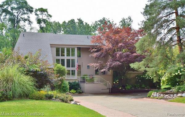 4481 CHERRY HILL Drive, Orchard Lake Village, MI 48323