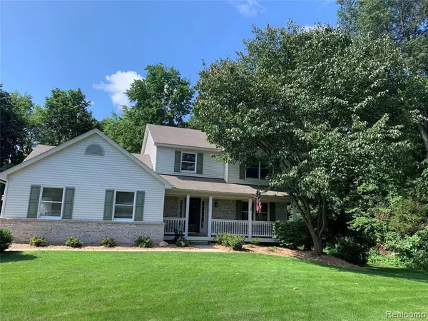 11817 OLD OAKS Drive, Davisburg, MI 48350