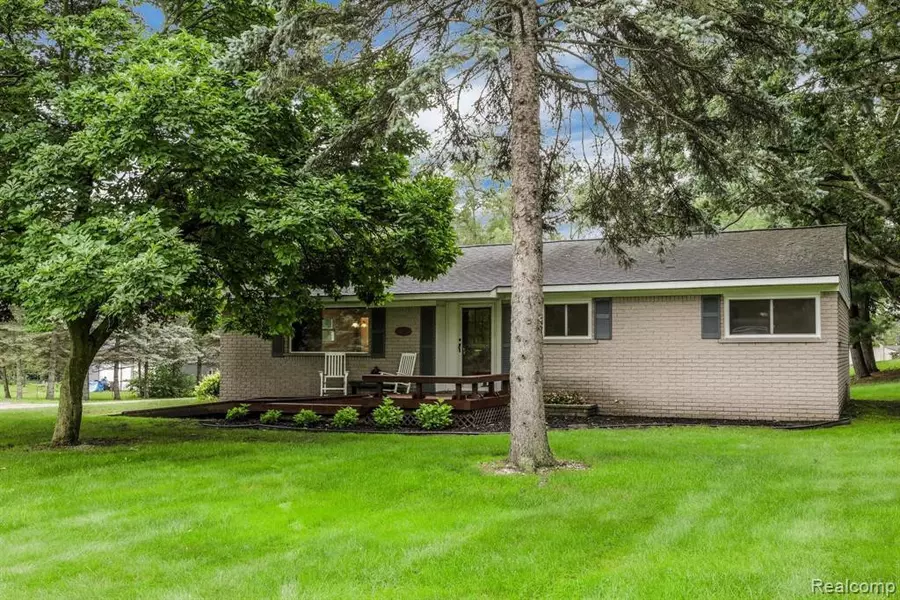 6055 WALDON Road, Clarkston, MI