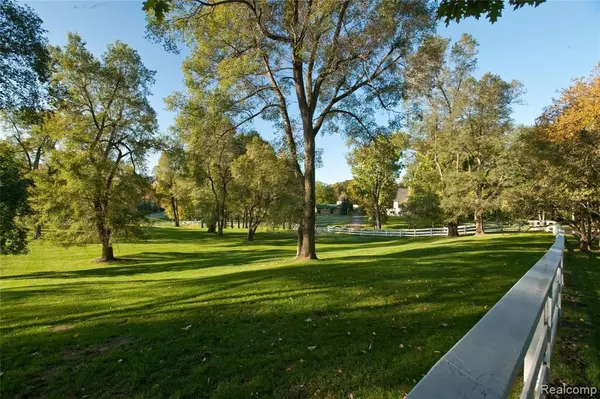 Bloomfield Hills, MI 48302,2670 Turtle Lake Drive