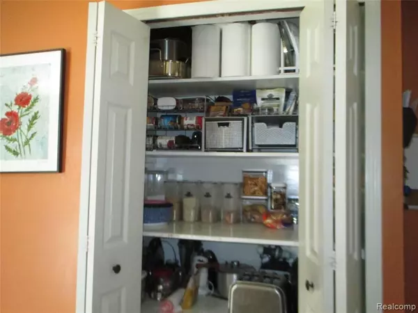 Fenton, MI 48430,1225 LORI Lane