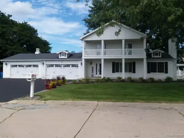 2040 WINDSOR BEACH Drive, Fenton, MI 48430