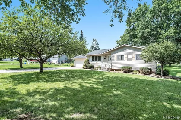 Grand Blanc, MI 48439,5374 THRUSH Drive