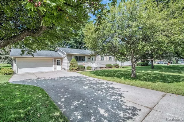 Grand Blanc, MI 48439,5374 THRUSH Drive