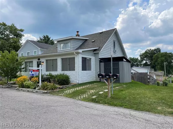 Keego Harbor, MI 48320,1638 Beechmont Street