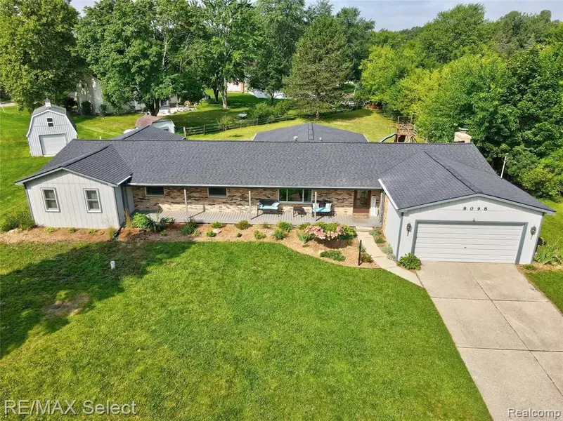8098 DOVER Drive, Grand Blanc, MI 48439