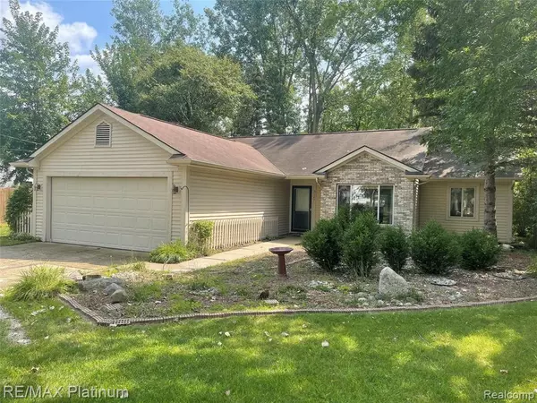 3127 PONEMAH Drive, Fenton, MI 48430