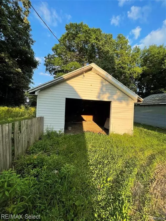 Burton, MI 48519,3030 N CENTER Road