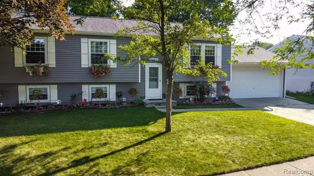 54254 LYTTON Drive, New Baltimore, MI 48047