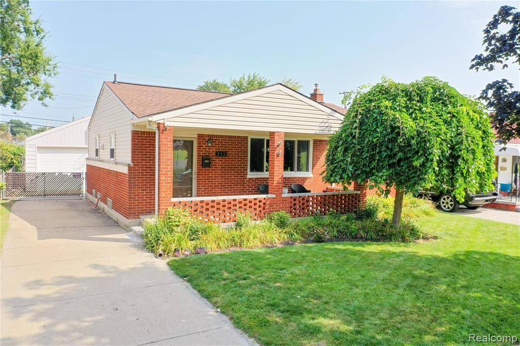 755 E FARNUM Avenue, Madison Heights, MI 48071