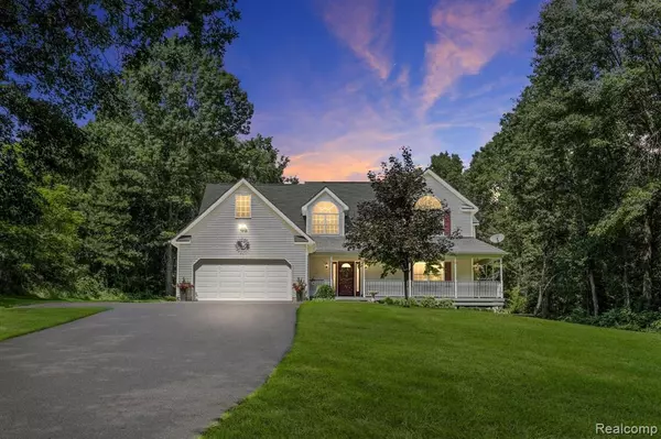 5625 SANDSTONE Drive, Oxford, MI 48371