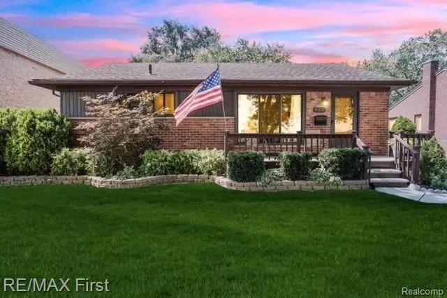 935 N MAIN Street, Clawson, MI