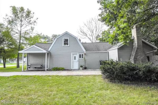 365 MAPLE GROVE Street, Whitmore Lake, MI 48189