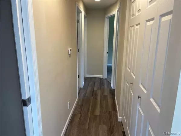 Fenton, MI 48430,10057 NIMPHIE Road