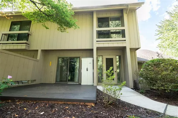 Bay City, MI 48706,2356 Bay Woods Court
