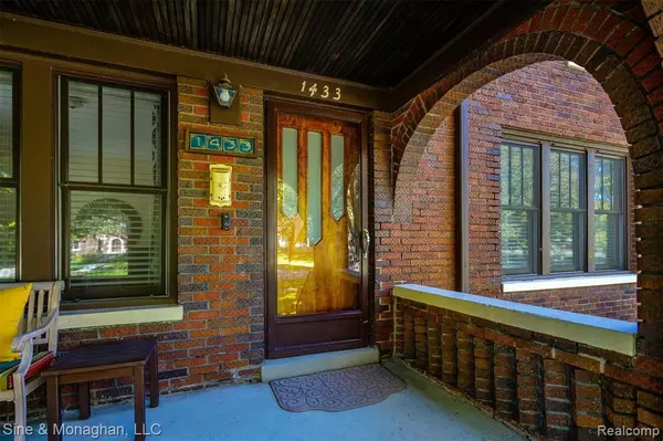Grosse Pointe Park, MI 48230,1433 YORKSHIRE Road