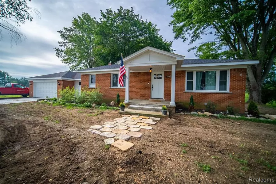 10045 DIVISION Road, Casco, MI 48064