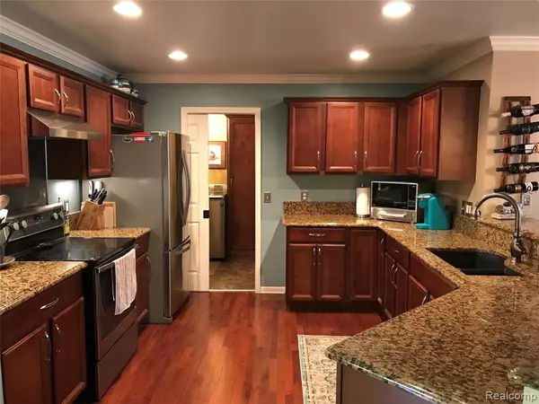 Fenton, MI 48430,815 OAKWOOD CIRCLE Circle