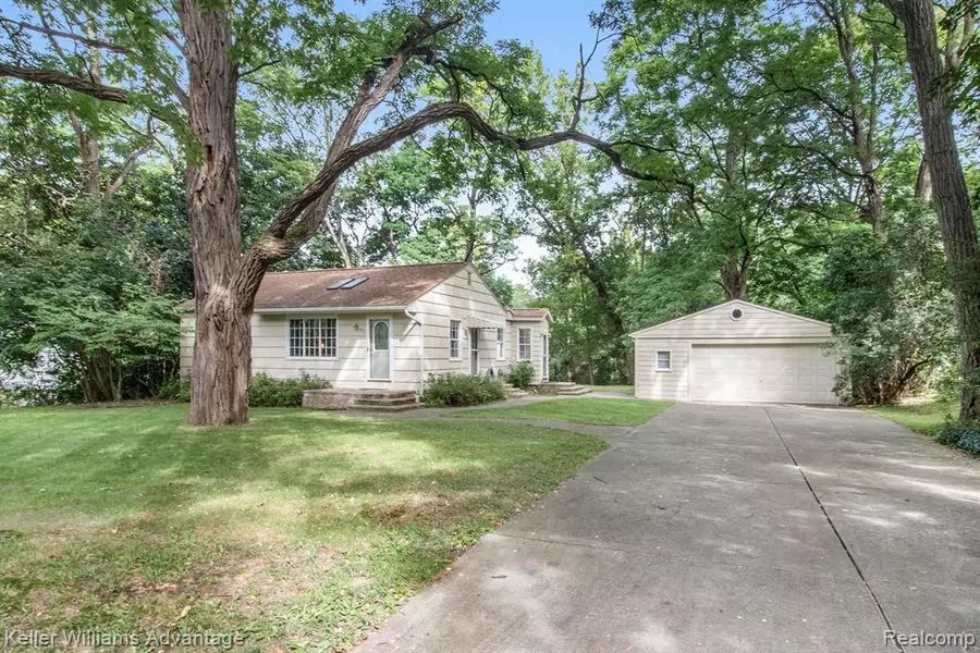 570 Alpeana Street, Auburn Hills, MI 48326
