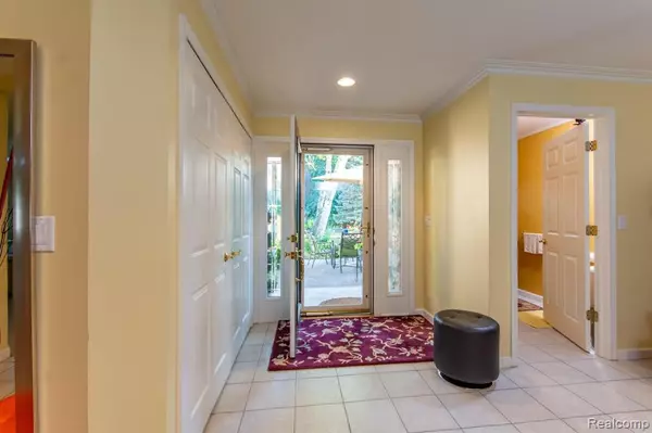 Sylvan Lake, MI 48320,2376 RENFREW Street