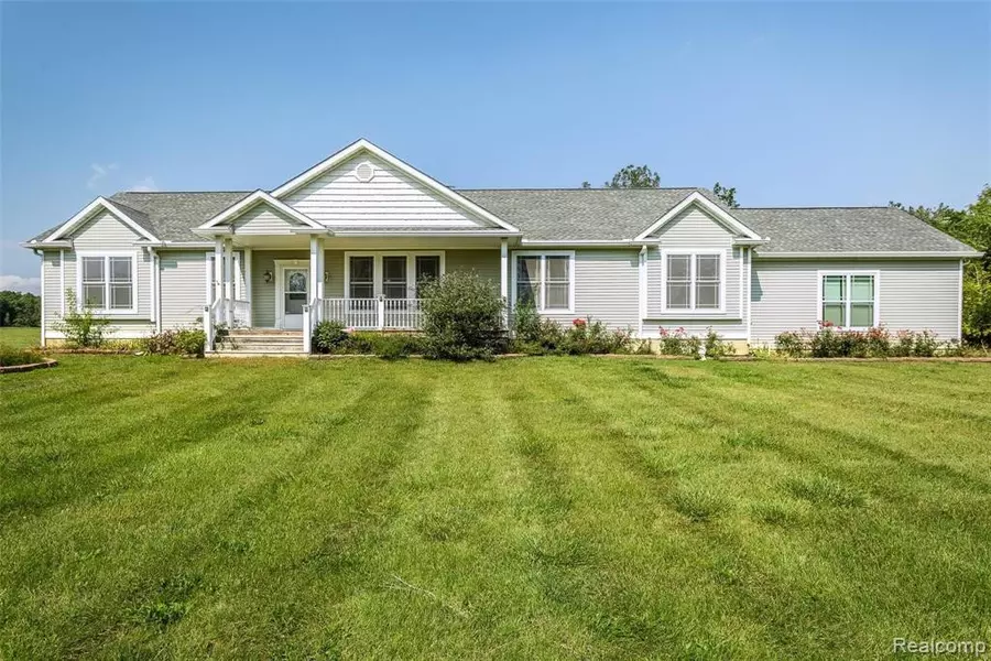 7193 HOLLOW CORNERS Road, Almont, MI 48003