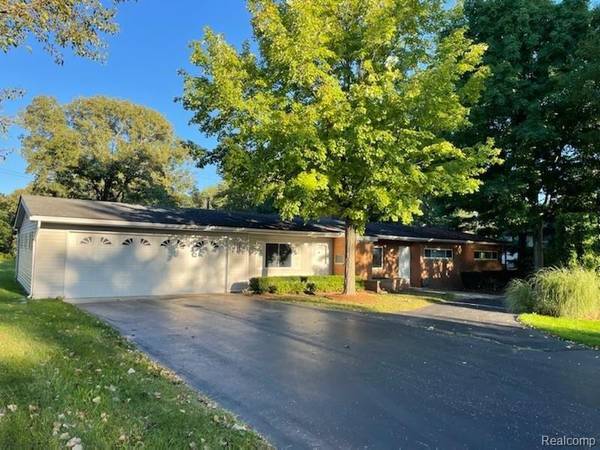 5550 HOUGHTEN Drive, Troy, MI 48098
