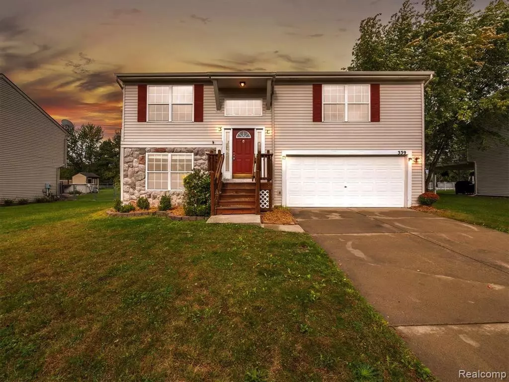 Fenton, MI 48430,339 ANDOVER WOODS Drive