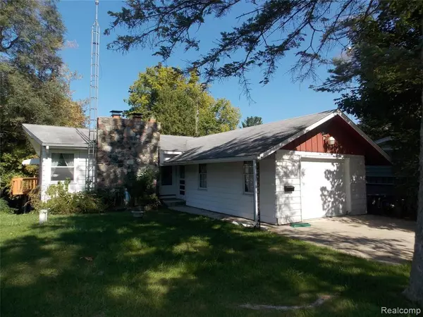 Columbiaville, MI 48421,244 PENINSULA Drive