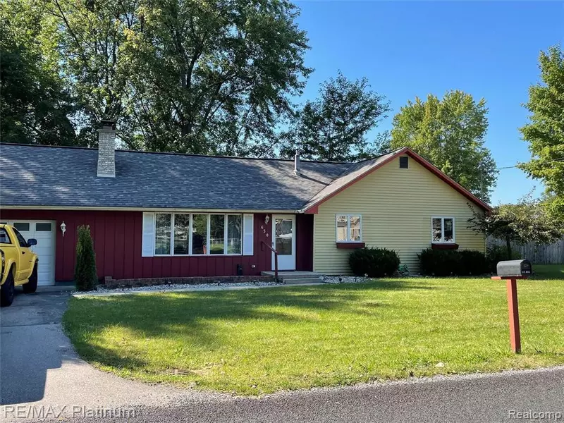 650 WOOD Street, Chesaning, MI 48616