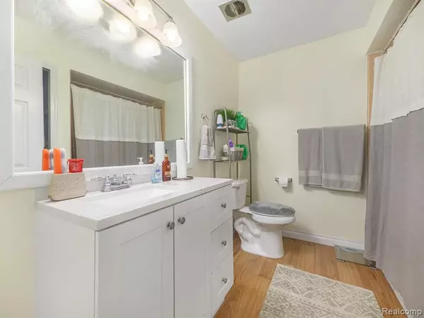 Farmington Hills, MI 48170,27690 E ECHO