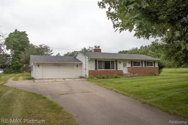 11367 HARTLAND Road, Fenton, MI 48430