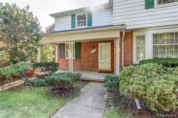 Grosse Pointe Park, MI 48230,1041 Yorkshire Road
