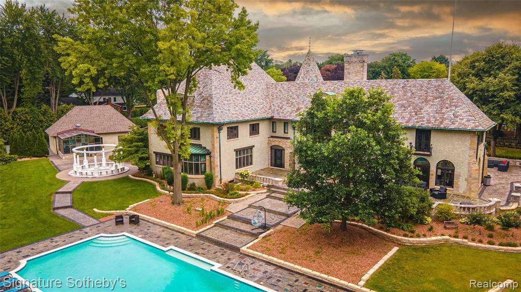 Bloomfield Hills, MI 48304,900 ADAMS CASTLE Drive