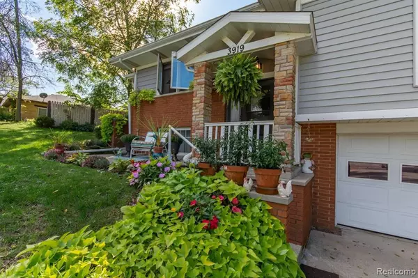 Freeland, MI 48623,3919 N RIVER Road