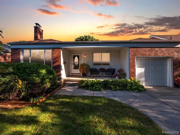 21127 Van Antwerp, Harper Woods, MI 48225