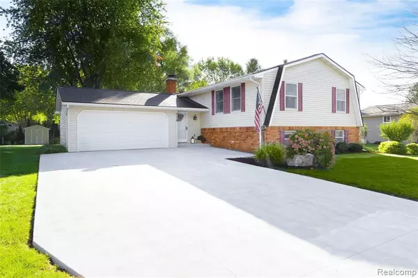 Almont, MI 48003,5119 Bernice Drive