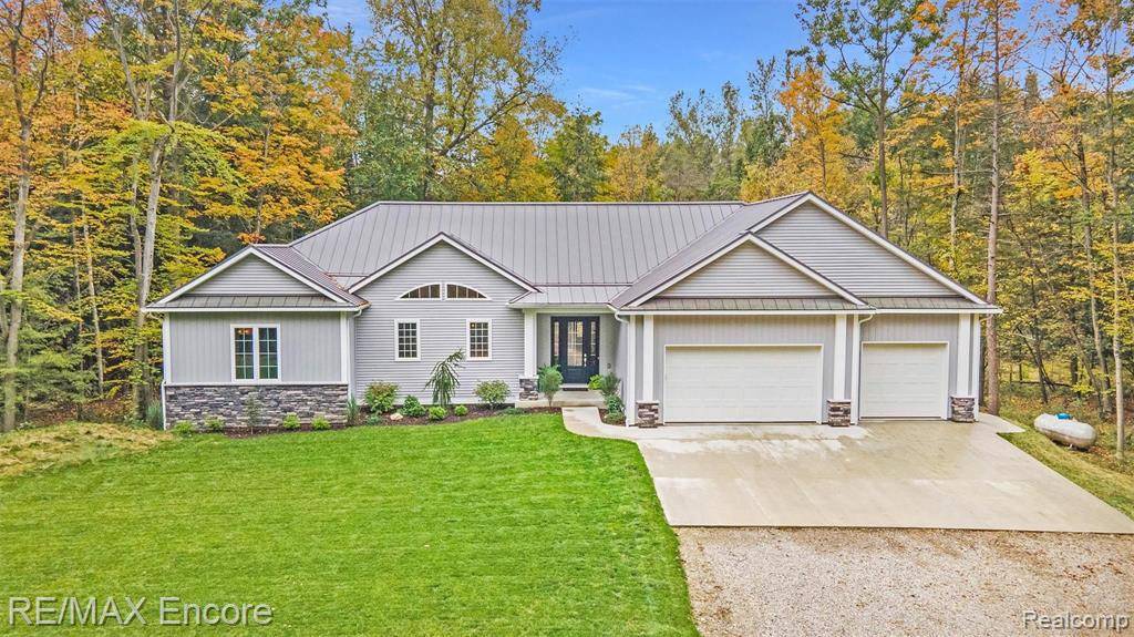 2252 King Road, Lapeer, MI 48446