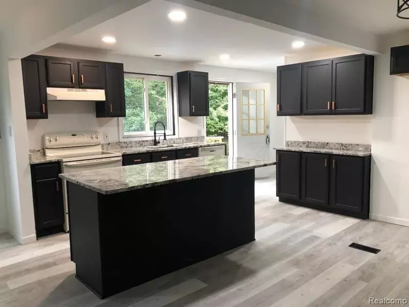 2310 S SUMMERS Road, Imlay City, MI 48444