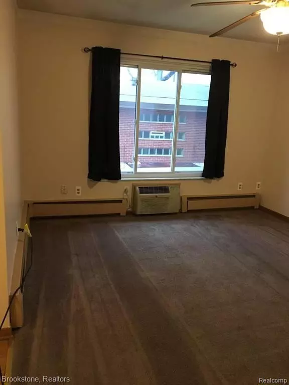 Eastpointe, MI 48021,15249 E 9 MILE RD UNIT 5