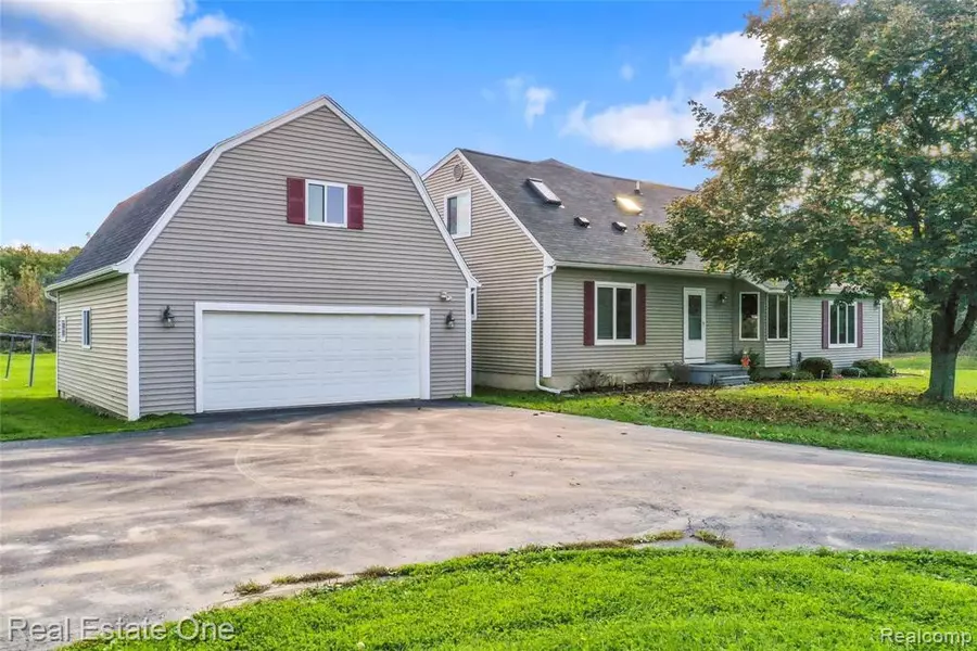 8120 GREEN Road, Fenton, MI 48430