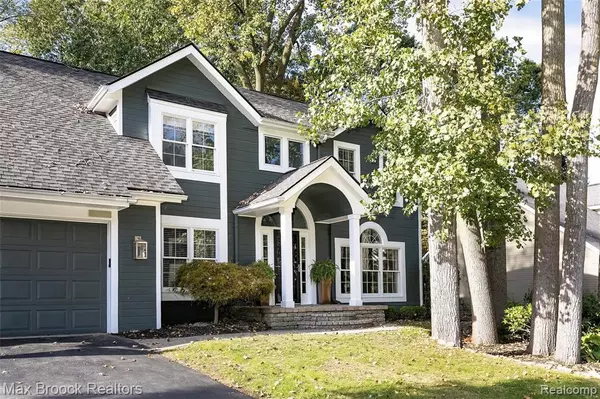 Sylvan Lake, MI 48320,2364 AVONDALE W Street