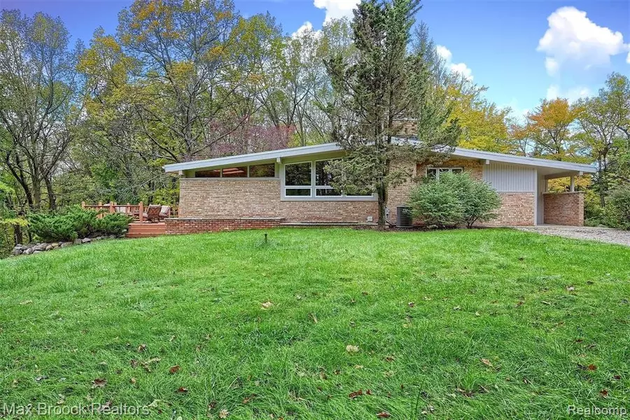 901 MARKWOOD Drive, Oxford, MI 48370