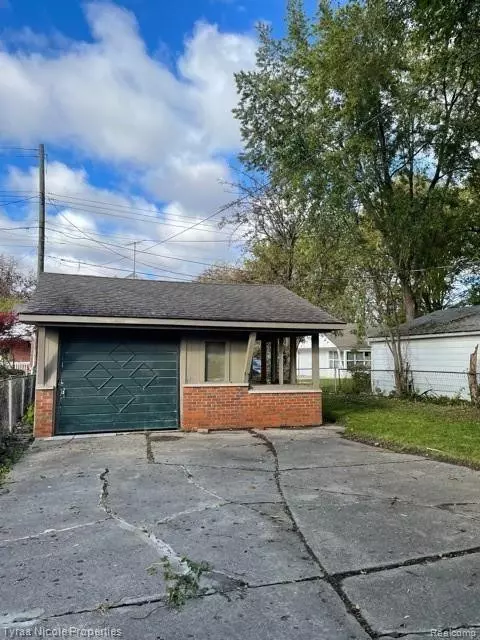 Eastpointe, MI 48021,21011 UNIVERSAL Avenue