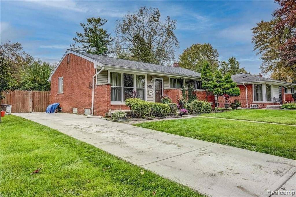 Southfield, MI 48076,28602 RED LEAF LANE