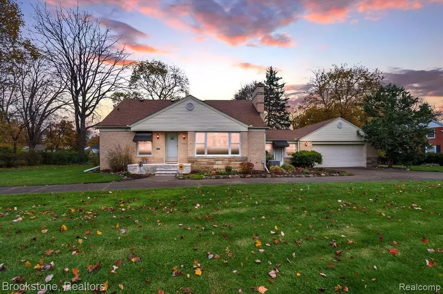 17596 MEADOWOOD Avenue, Lathrup Village, MI 48076