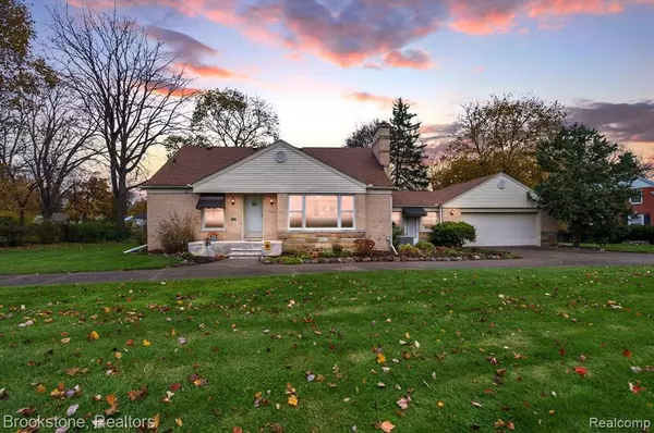 Lathrup Village, MI 48076,17596 MEADOWOOD Avenue