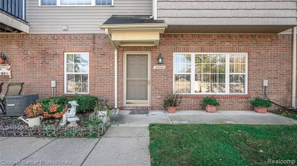 Trenton, MI 48183,20008 HIDDEN OAKS Drive