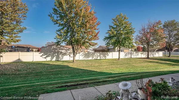 Trenton, MI 48183,20008 HIDDEN OAKS Drive