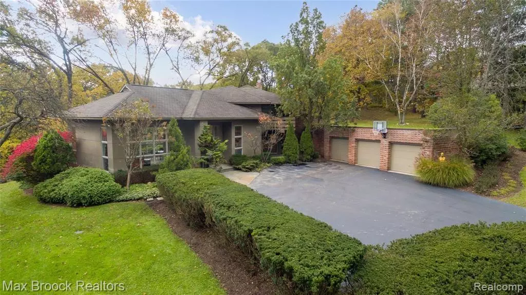 Franklin, MI 48025,26985 CRESTWOOD Drive